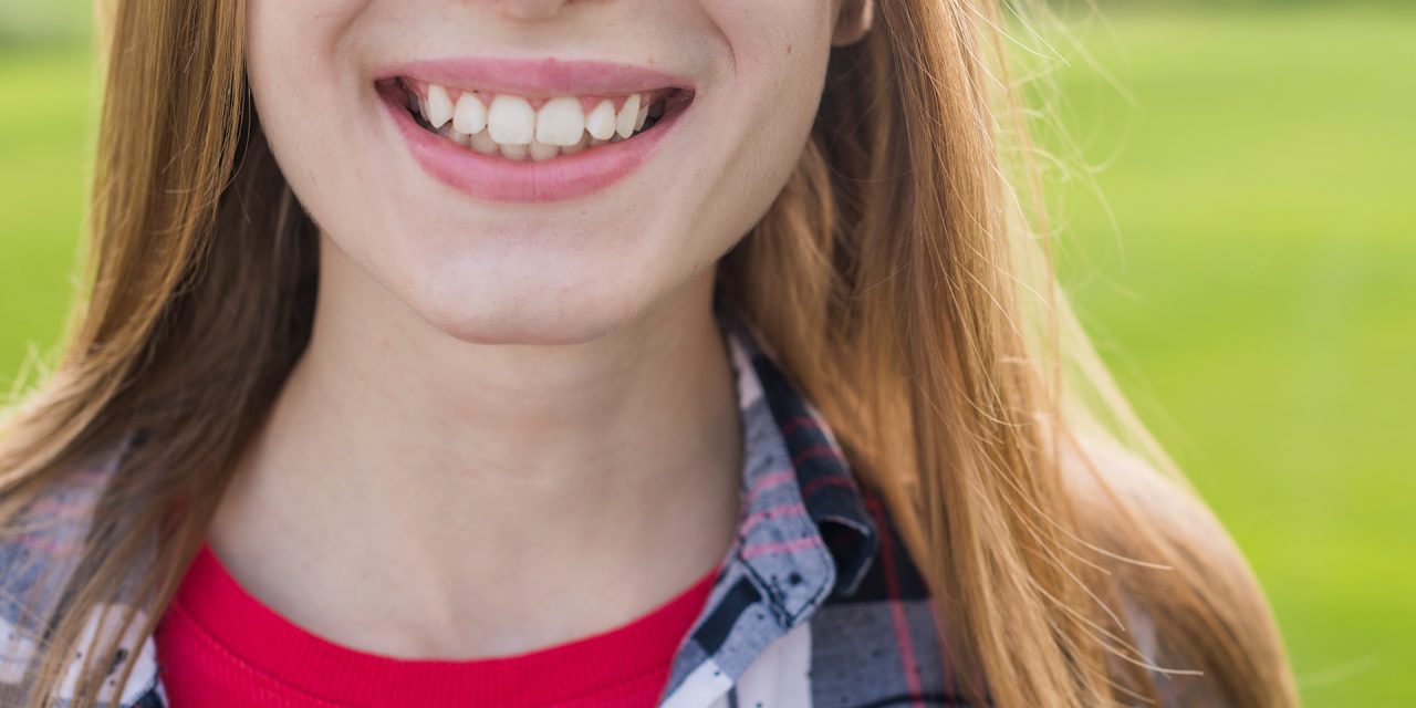 La importancia de una buena higiene bucal en los adolescentes: Consejos de Clínica Dental Isbilya
